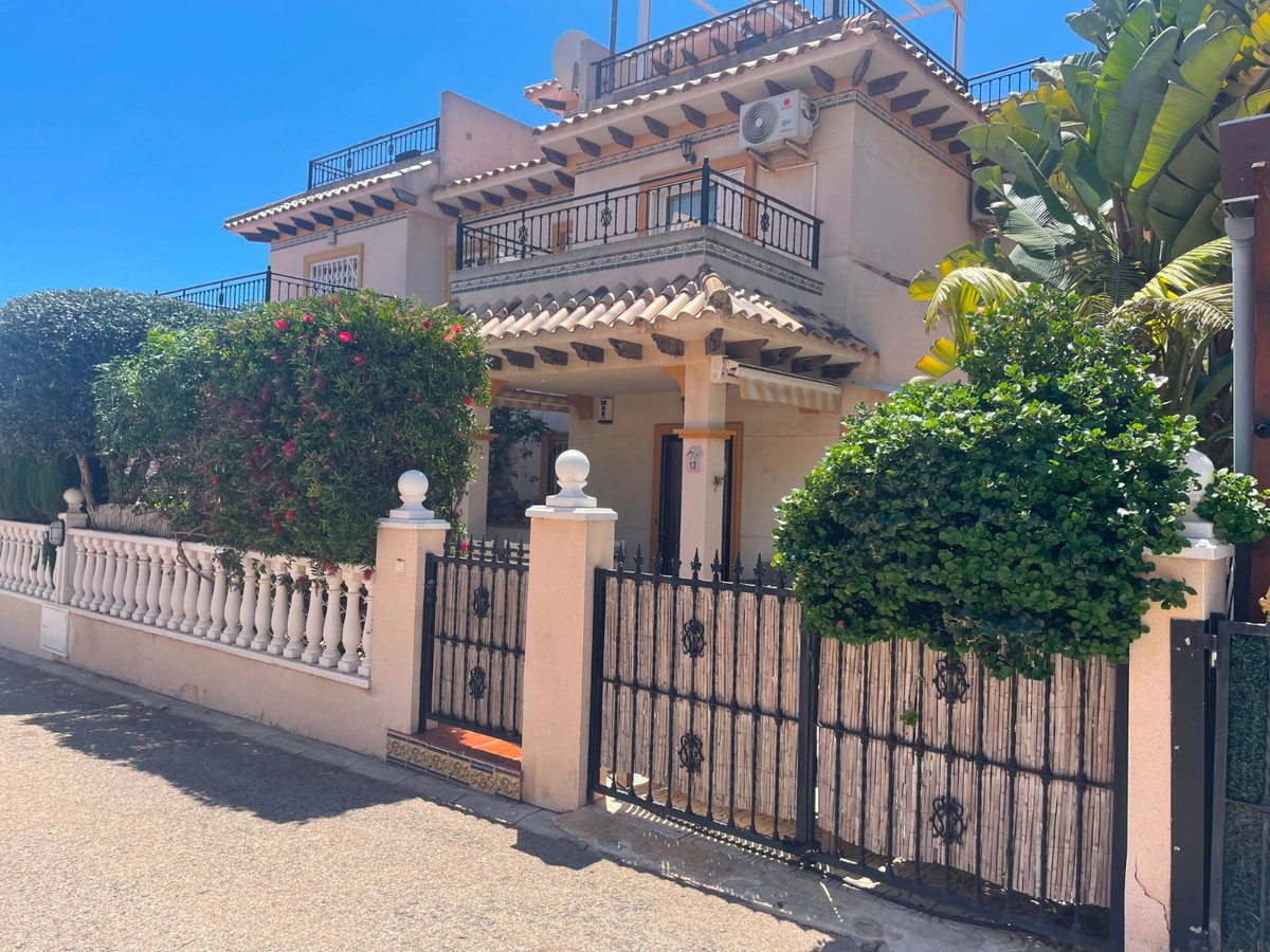 For sale - 2 Bedroom 1 Bathroom Villa in Cabo Roig - La Regia  - Alicante