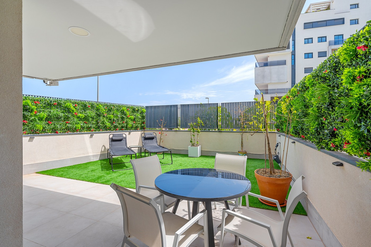 For sale - 3 Bedroom 2 Bathroom Apartment - Ground Floor Apartment in Orihuela - Dehesa de Campoamor  - Alicante