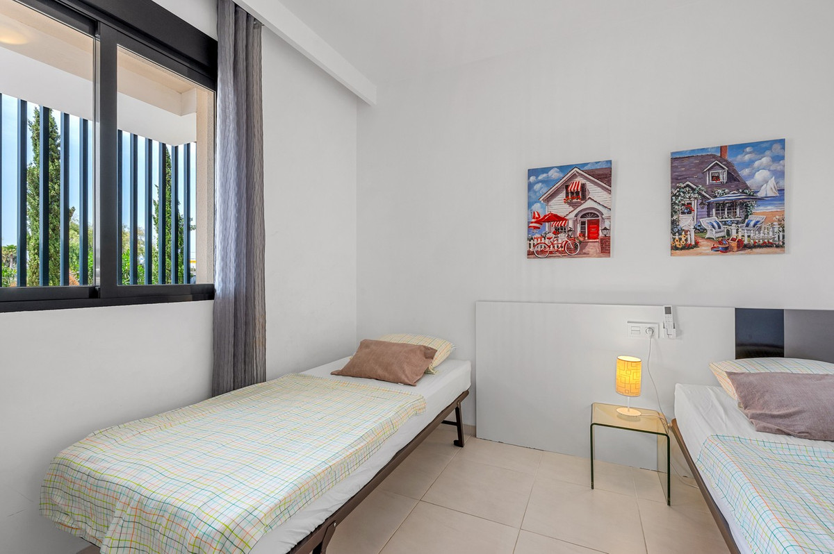 For sale - 2 Bedroom 2 Bathroom Apartment - Middle Floor Apartment in Orihuela - La Zenia  - Alicante