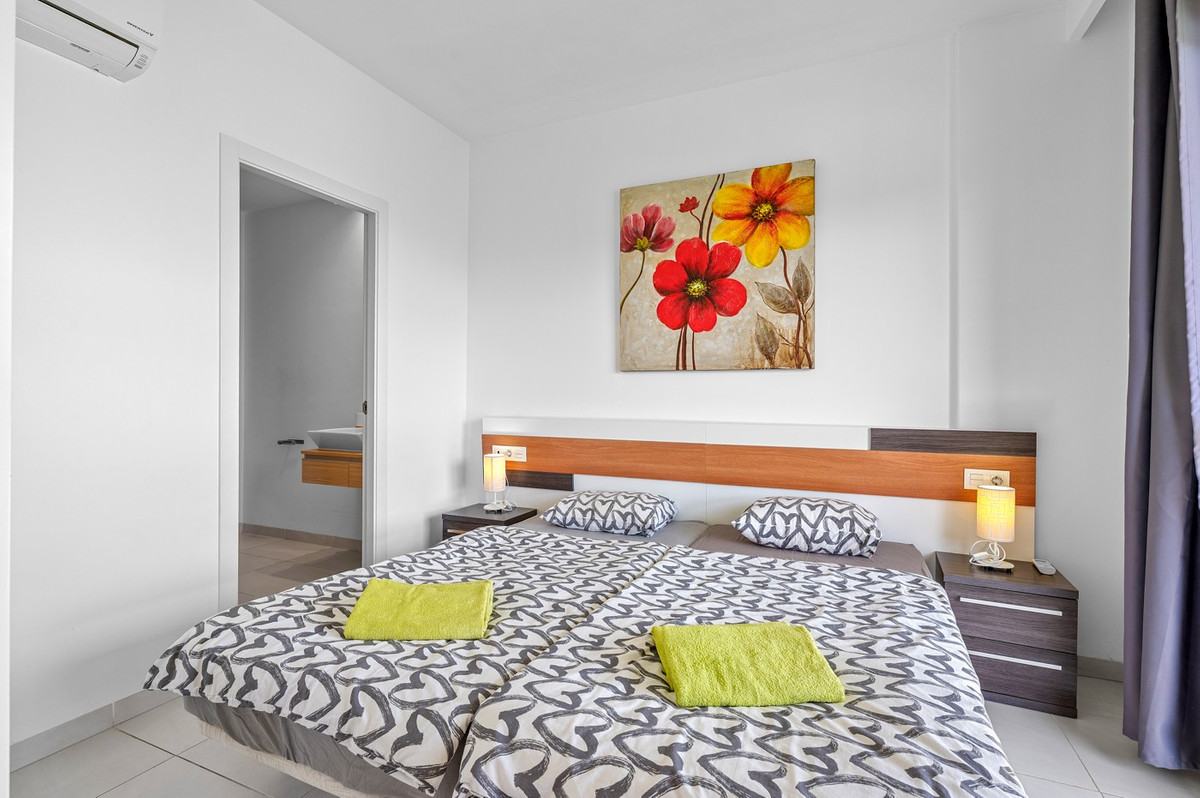 For sale - 2 Bedroom 2 Bathroom Apartment - Middle Floor Apartment in Orihuela - La Zenia  - Alicante