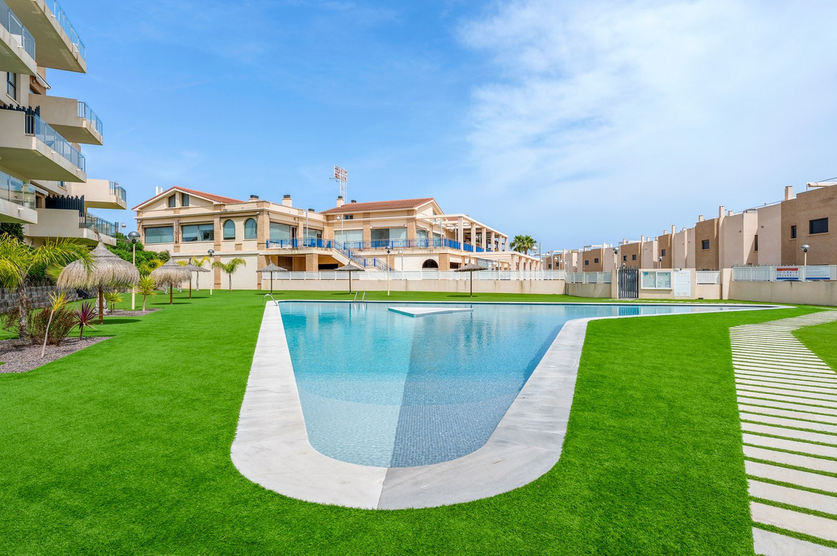 For sale - 2 Bedroom 2 Bathroom Apartment - Middle Floor Apartment in Orihuela - La Zenia  - Alicante