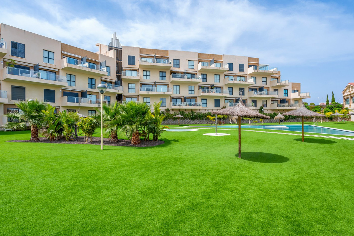 For sale - 2 Bedroom 2 Bathroom Apartment - Middle Floor Apartment in Orihuela - La Zenia  - Alicante