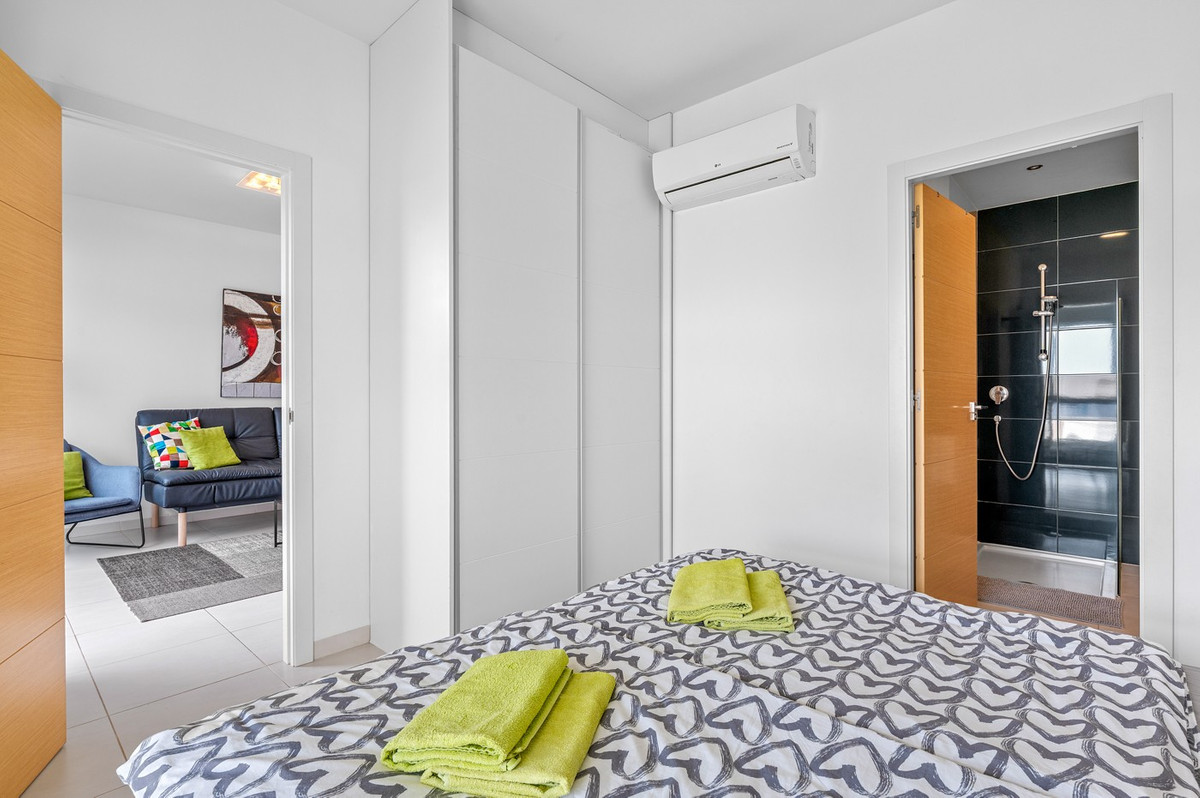 For sale - 2 Bedroom 2 Bathroom Apartment - Middle Floor Apartment in Orihuela - La Zenia  - Alicante