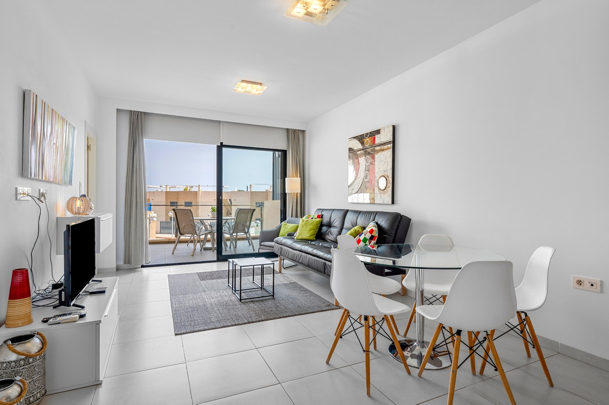 For sale - 2 Bedroom 2 Bathroom Apartment - Middle Floor Apartment in Orihuela - La Zenia  - Alicante