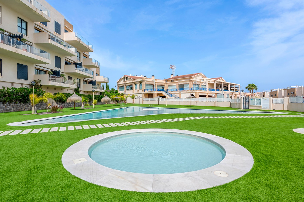 For sale - 2 Bedroom 2 Bathroom Apartment - Middle Floor Apartment in Orihuela - La Zenia  - Alicante