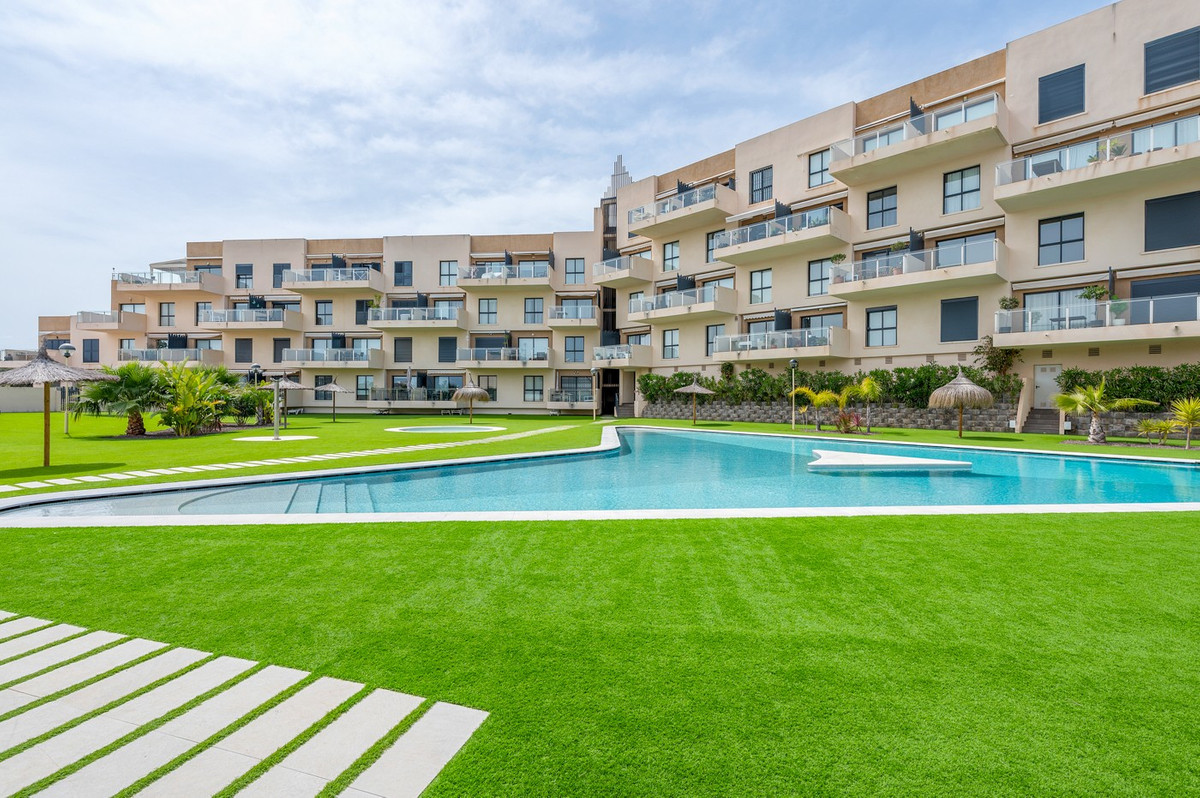 For sale - 2 Bedroom 2 Bathroom Apartment - Middle Floor Apartment in Orihuela - La Zenia  - Alicante