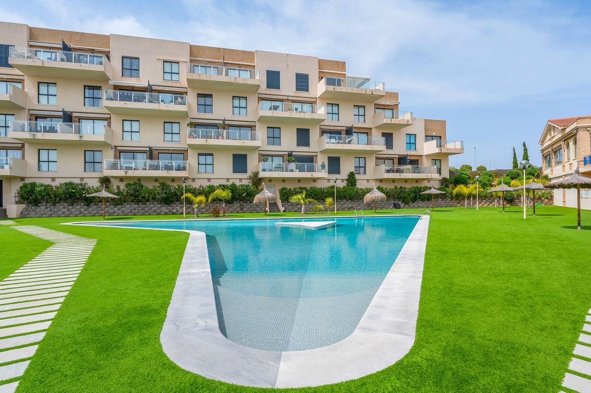 For sale - 2 Bedroom 2 Bathroom Apartment - Middle Floor Apartment in Orihuela - La Zenia  - Alicante