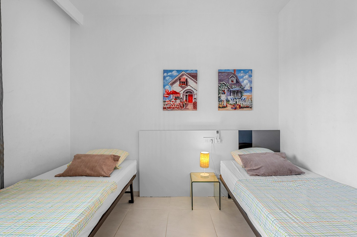 For sale - 2 Bedroom 2 Bathroom Apartment - Middle Floor Apartment in Orihuela - La Zenia  - Alicante