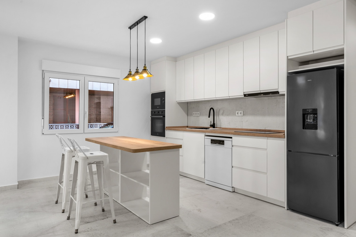 For sale - 3 Bedroom 2 Bathroom Apartment - Ground Floor Apartment in Torrevieja - Torrevieja Centro  - Alicante