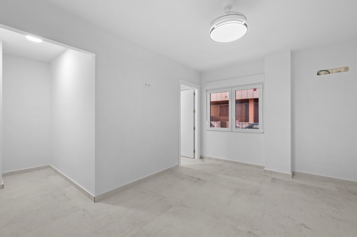 For sale - 3 Bedroom 2 Bathroom Apartment - Ground Floor Apartment in Torrevieja - Torrevieja Centro  - Alicante