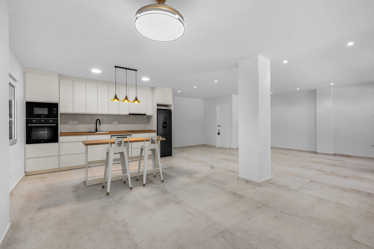 For sale - 3 Bedroom 2 Bathroom Apartment - Ground Floor Apartment in Torrevieja - Torrevieja Centro  - Alicante