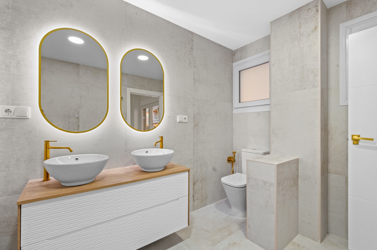 For sale - 3 Bedroom 2 Bathroom Apartment - Ground Floor Apartment in Torrevieja - Torrevieja Centro  - Alicante