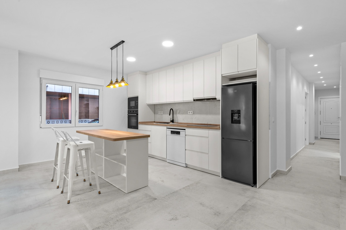 For sale - 3 Bedroom 2 Bathroom Apartment - Ground Floor Apartment in Torrevieja - Torrevieja Centro  - Alicante