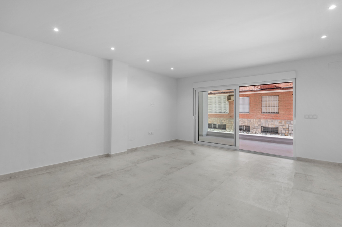 For sale - 3 Bedroom 2 Bathroom Apartment - Ground Floor Apartment in Torrevieja - Torrevieja Centro  - Alicante