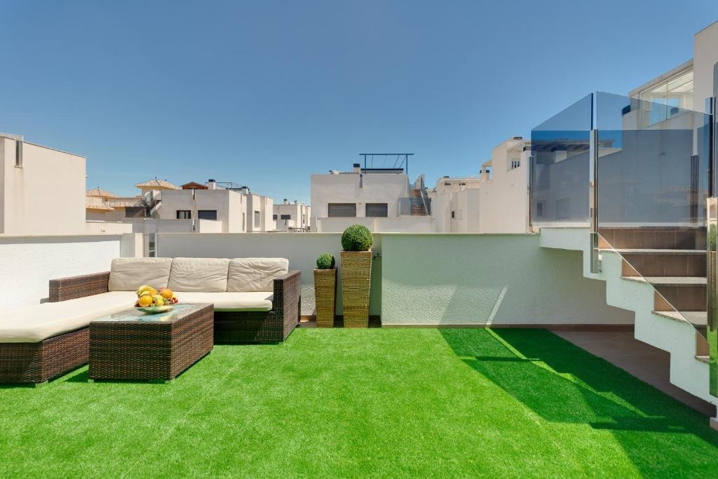 For sale - 5 Bedroom 3 Bathroom House - Detached Villa in Torrevieja - Torrevieja Centro  - Alicante