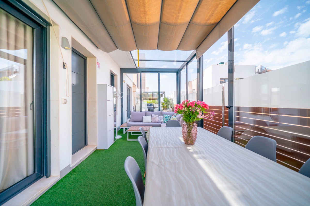 For sale - 5 Bedroom 3 Bathroom House - Detached Villa in Torrevieja - Torrevieja Centro  - Alicante