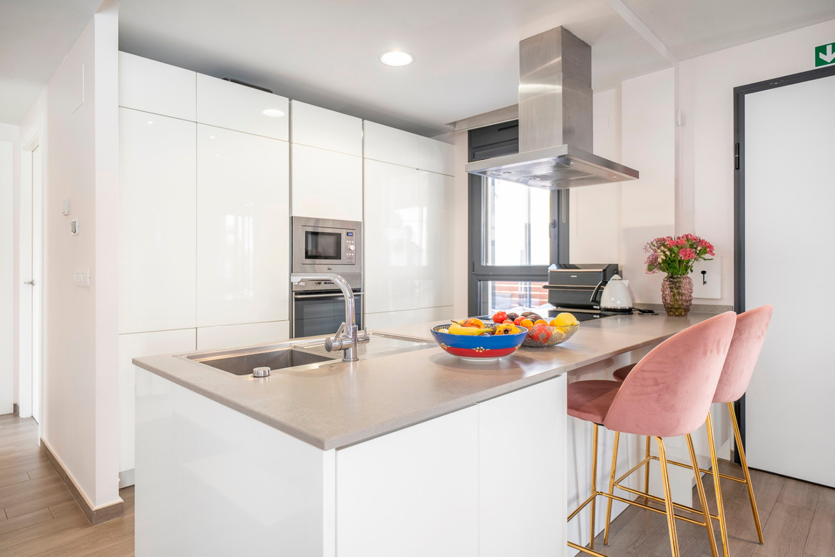 For sale - 5 Bedroom 3 Bathroom House - Detached Villa in Torrevieja - Torrevieja Centro  - Alicante