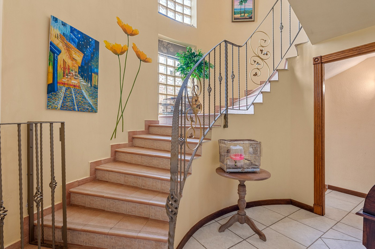 For sale - 6 Bedroom 5 Bathroom House - Detached Villa in Torrevieja - La Mata  - Alicante
