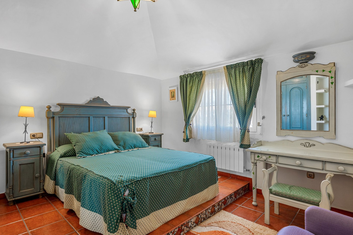 For sale - 6 Bedroom 5 Bathroom House - Detached Villa in Torrevieja - La Mata  - Alicante