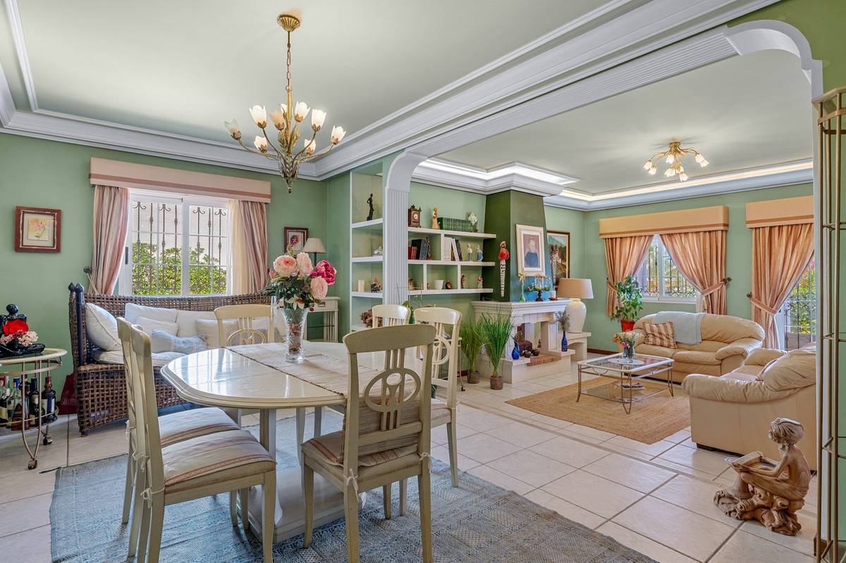 For sale - 6 Bedroom 5 Bathroom House - Detached Villa in Torrevieja - La Mata  - Alicante