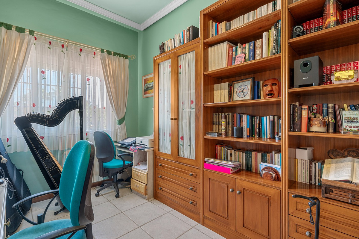 For sale - 6 Bedroom 5 Bathroom House - Detached Villa in Torrevieja - La Mata  - Alicante