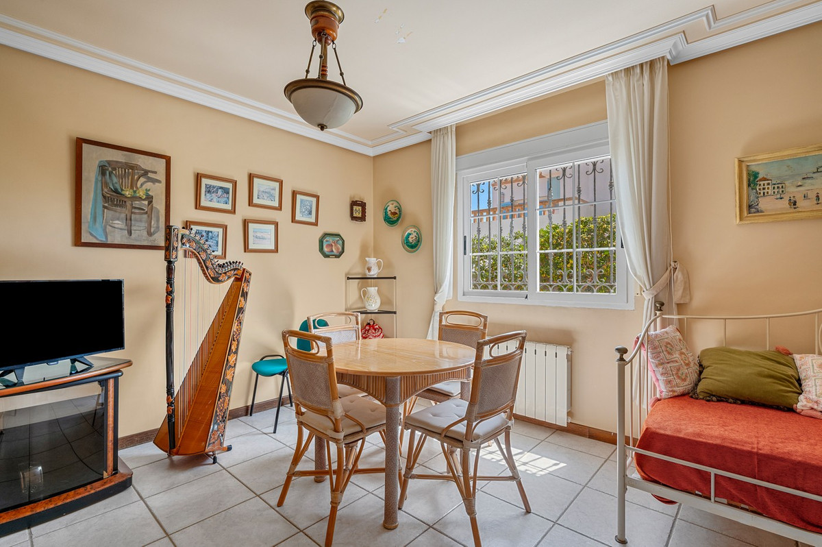 For sale - 6 Bedroom 5 Bathroom House - Detached Villa in Torrevieja - La Mata  - Alicante