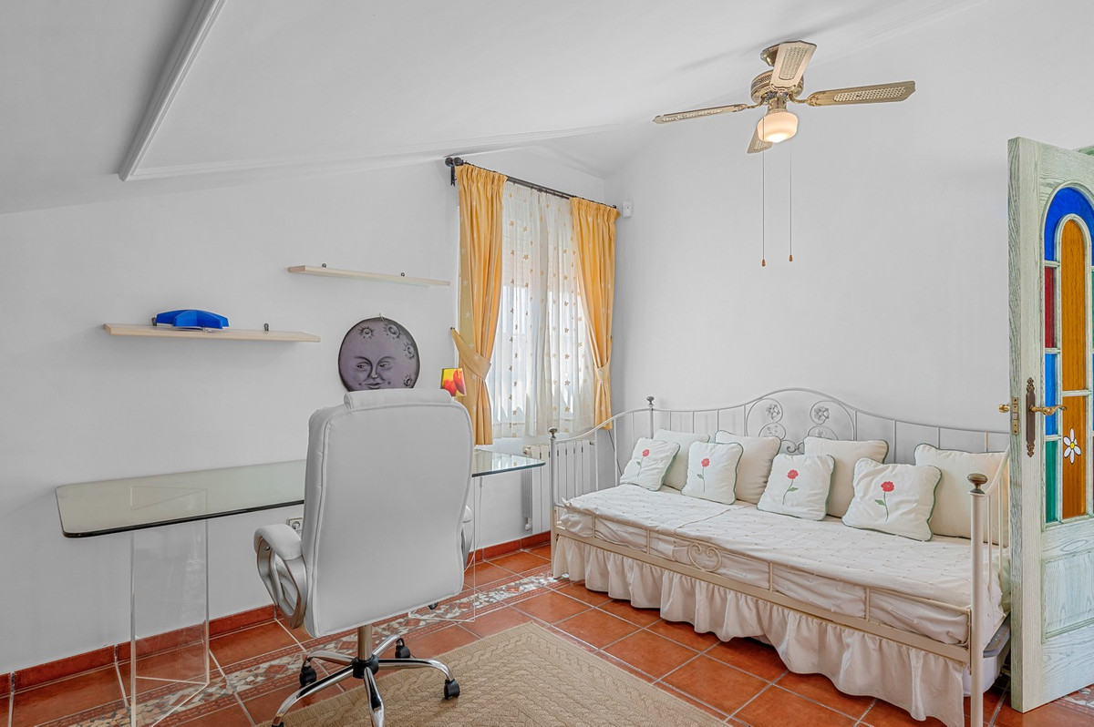 For sale - 6 Bedroom 5 Bathroom House - Detached Villa in Torrevieja - La Mata  - Alicante
