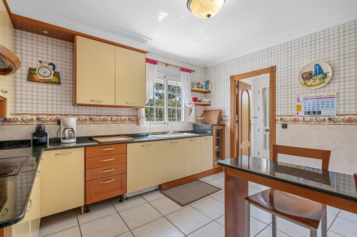 For sale - 6 Bedroom 5 Bathroom House - Detached Villa in Torrevieja - La Mata  - Alicante