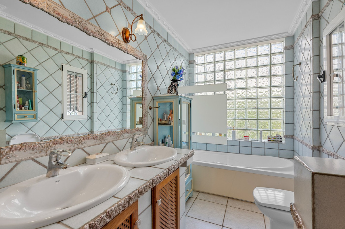 For sale - 6 Bedroom 5 Bathroom House - Detached Villa in Torrevieja - La Mata  - Alicante