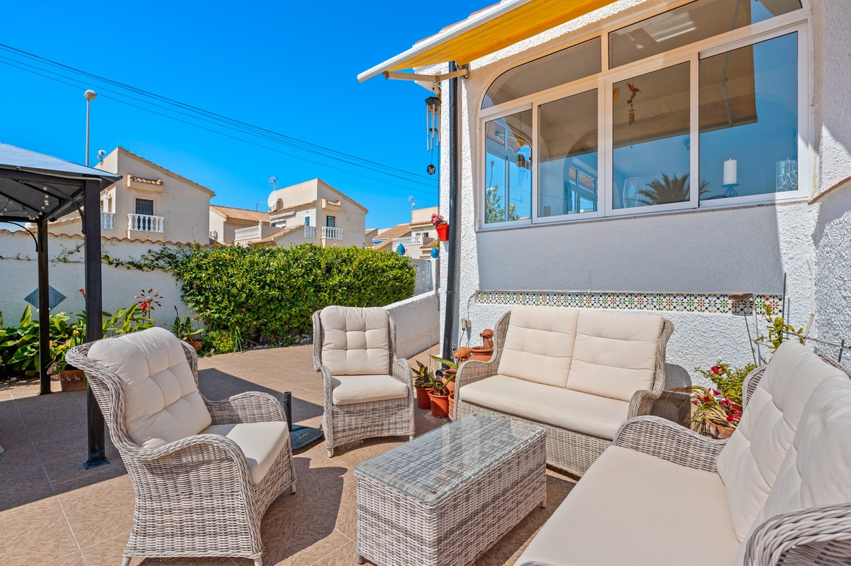 For sale - 3 Bedroom 3 Bathroom House - Detached Villa in Rojales - Rojales Centro  - Alicante