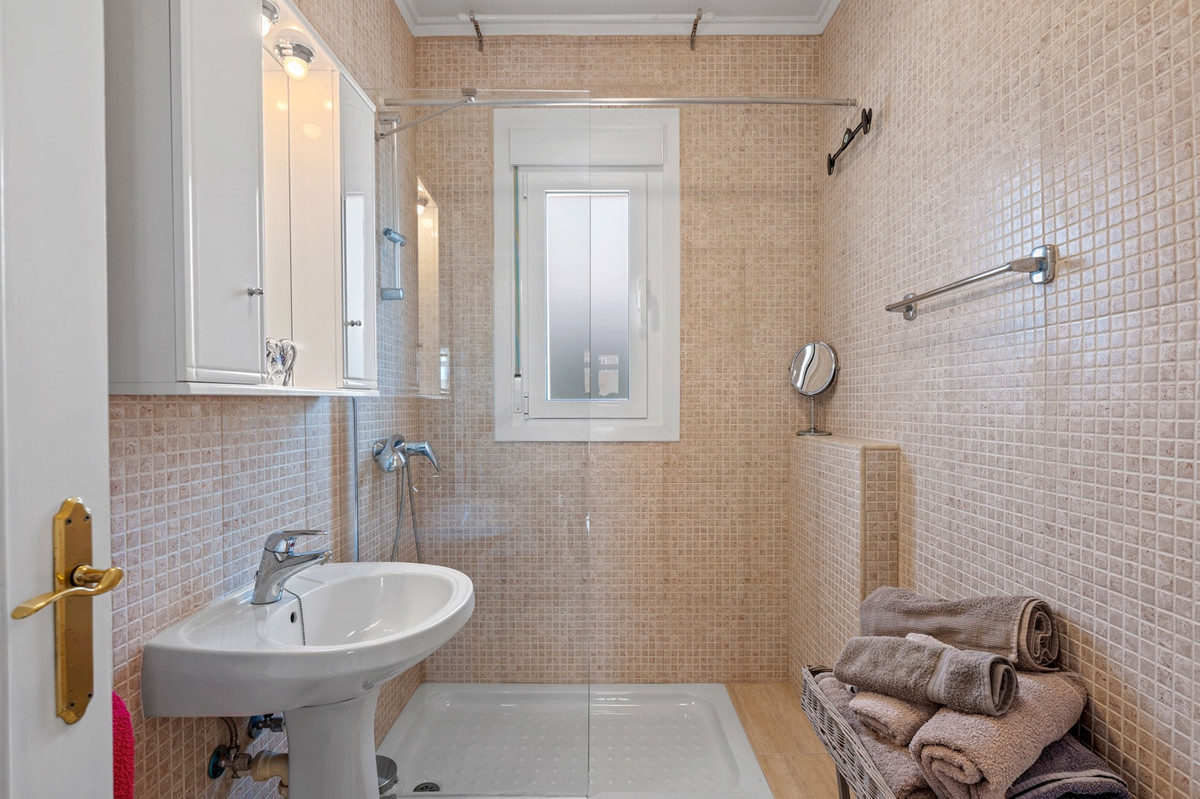 For sale - 3 Bedroom 3 Bathroom House - Detached Villa in Rojales - Rojales Centro  - Alicante