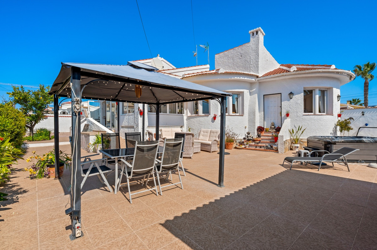 For sale - 3 Bedroom 3 Bathroom House - Detached Villa in Rojales - Rojales Centro  - Alicante