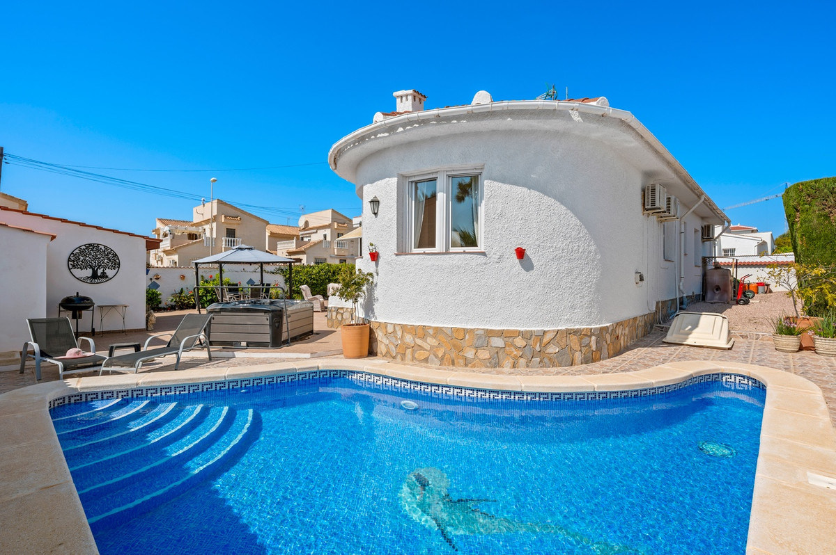 For sale - 3 Bedroom 3 Bathroom House - Detached Villa in Rojales - Rojales Centro  - Alicante