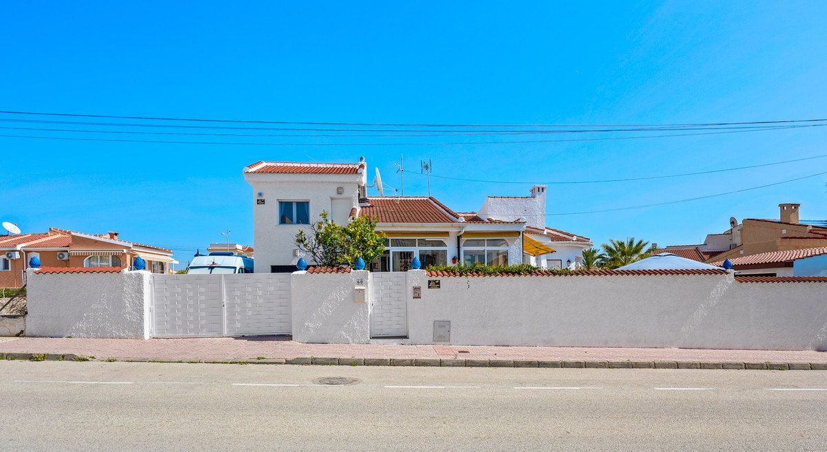For sale - 3 Bedroom 3 Bathroom House - Detached Villa in Rojales - Rojales Centro  - Alicante