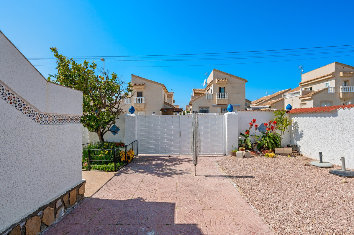 For sale - 3 Bedroom 3 Bathroom House - Detached Villa in Rojales - Rojales Centro  - Alicante