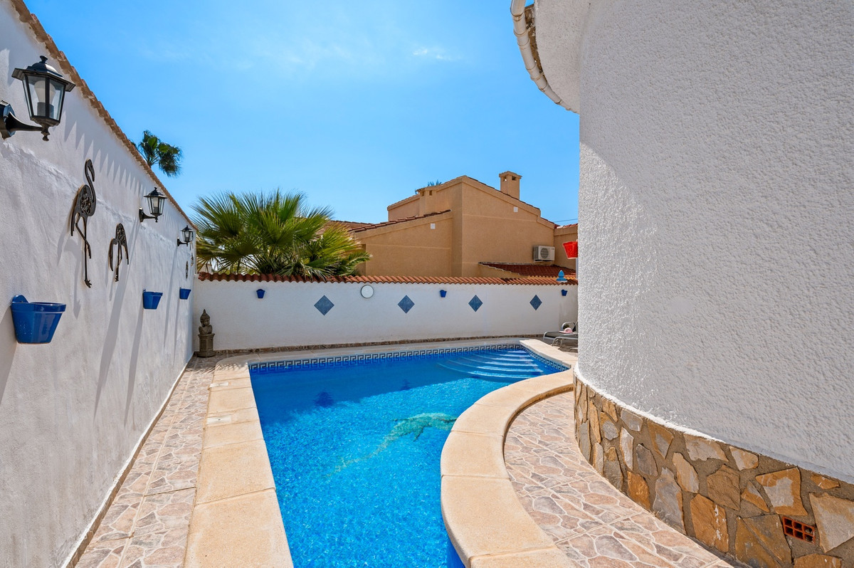 For sale - 3 Bedroom 3 Bathroom House - Detached Villa in Rojales - Rojales Centro  - Alicante