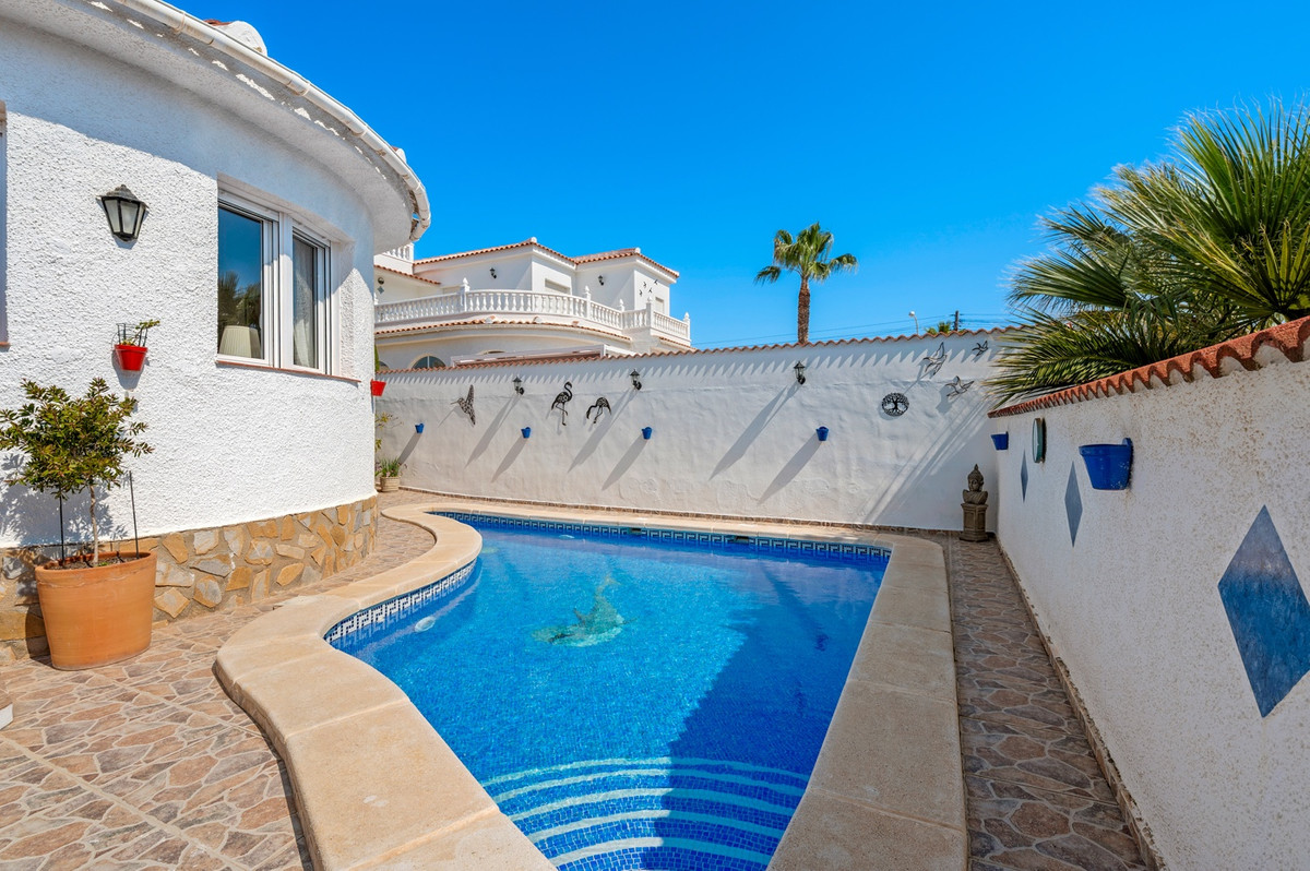 For sale - 3 Bedroom 3 Bathroom House - Detached Villa in Rojales - Rojales Centro  - Alicante