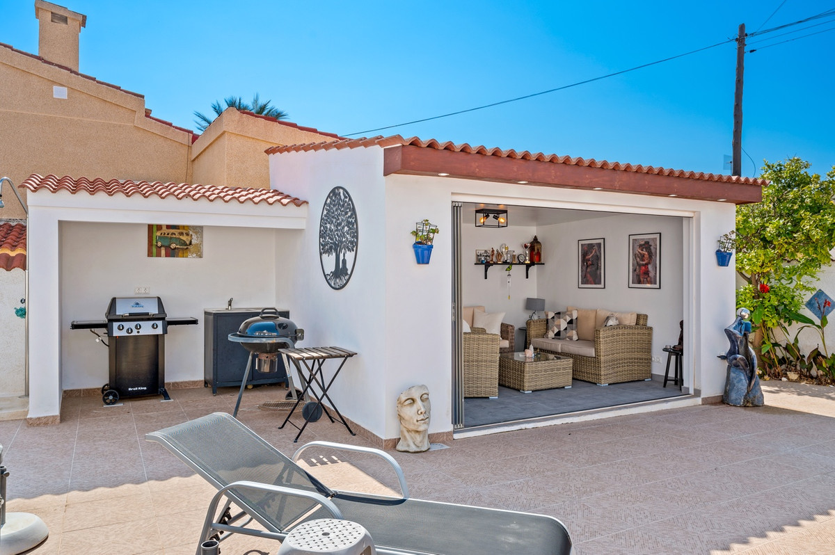 For sale - 3 Bedroom 3 Bathroom House - Detached Villa in Rojales - Rojales Centro  - Alicante
