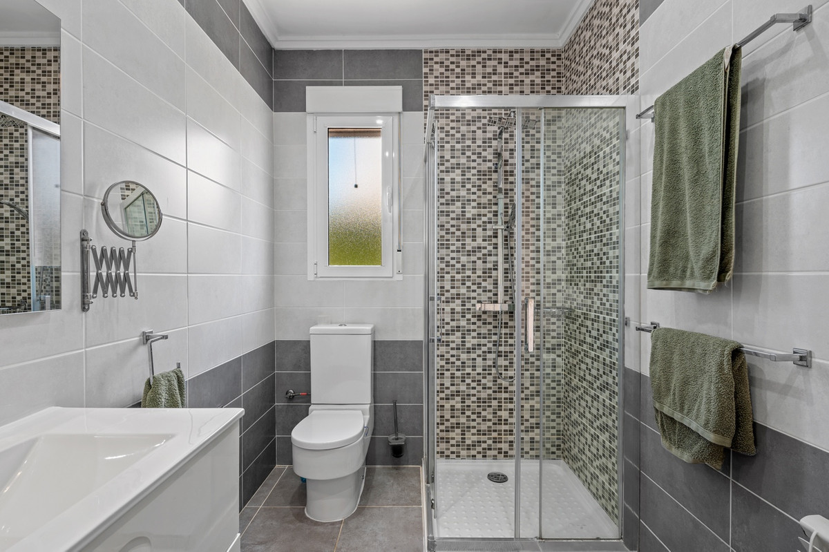 For sale - 3 Bedroom 3 Bathroom House - Detached Villa in Rojales - Rojales Centro  - Alicante