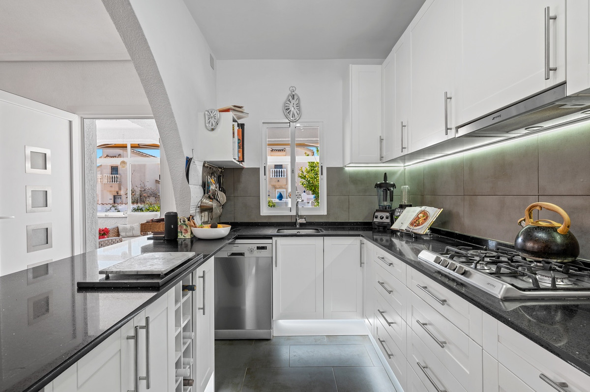 For sale - 3 Bedroom 3 Bathroom House - Detached Villa in Rojales - Rojales Centro  - Alicante