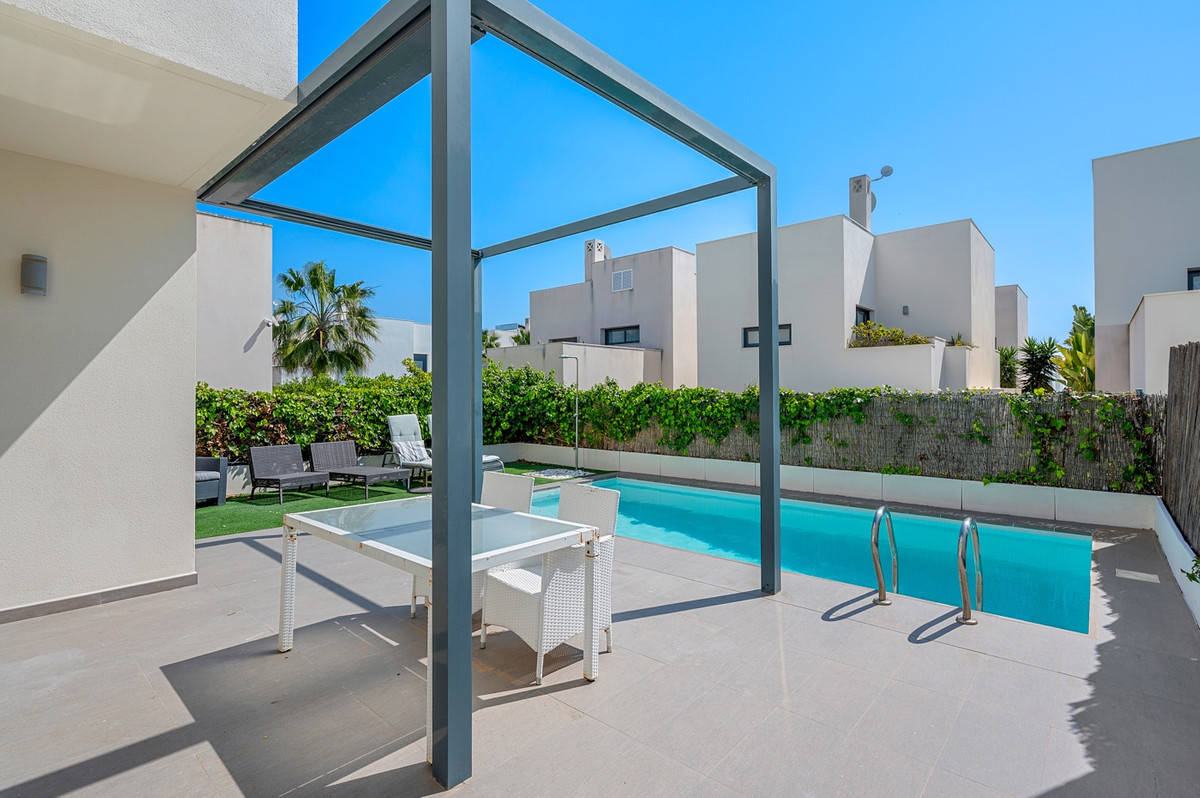 For sale - 2 Bedroom 2 Bathroom House - Detached Villa in Rojales - Ciudad Quesada  - Alicante