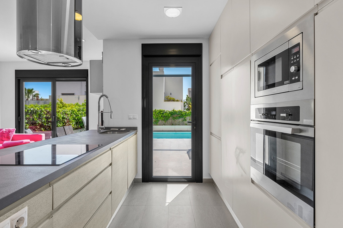 For sale - 2 Bedroom 2 Bathroom House - Detached Villa in Rojales - Ciudad Quesada  - Alicante