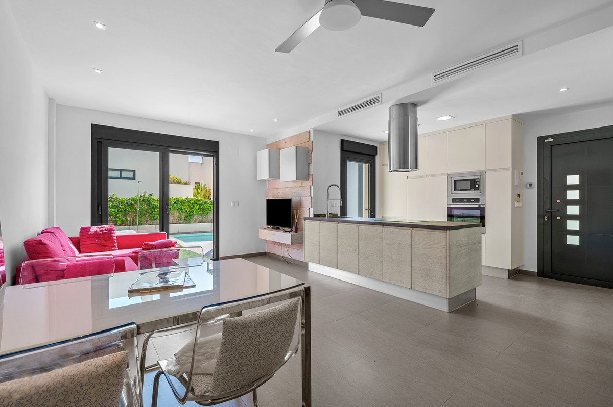 For sale - 2 Bedroom 2 Bathroom House - Detached Villa in Rojales - Ciudad Quesada  - Alicante