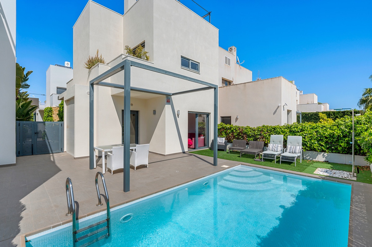 For sale - 2 Bedroom 2 Bathroom House - Detached Villa in Rojales - Ciudad Quesada  - Alicante