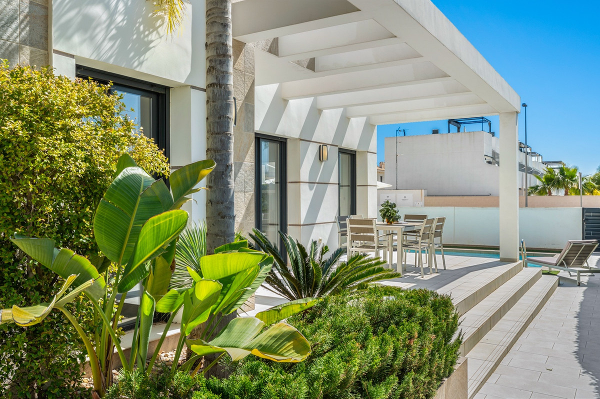 For sale - 3 Bedroom 3 Bathroom House - Detached Villa in Rojales - Ciudad Quesada  - Alicante