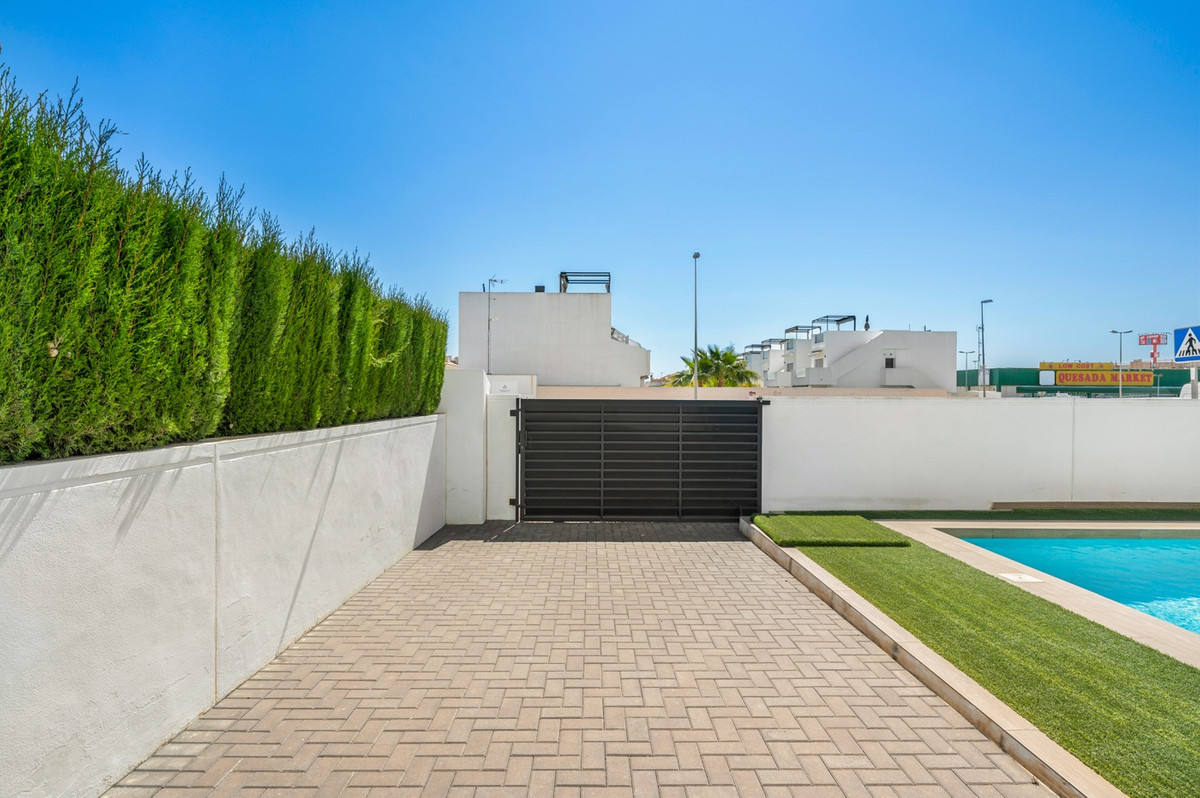For sale - 3 Bedroom 3 Bathroom House - Detached Villa in Rojales - Ciudad Quesada  - Alicante