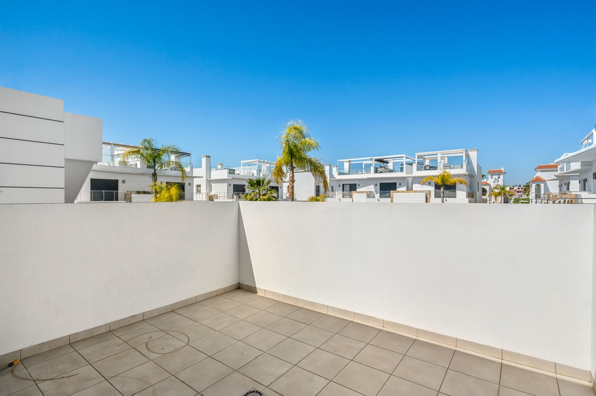 For sale - 3 Bedroom 3 Bathroom House - Detached Villa in Rojales - Ciudad Quesada  - Alicante