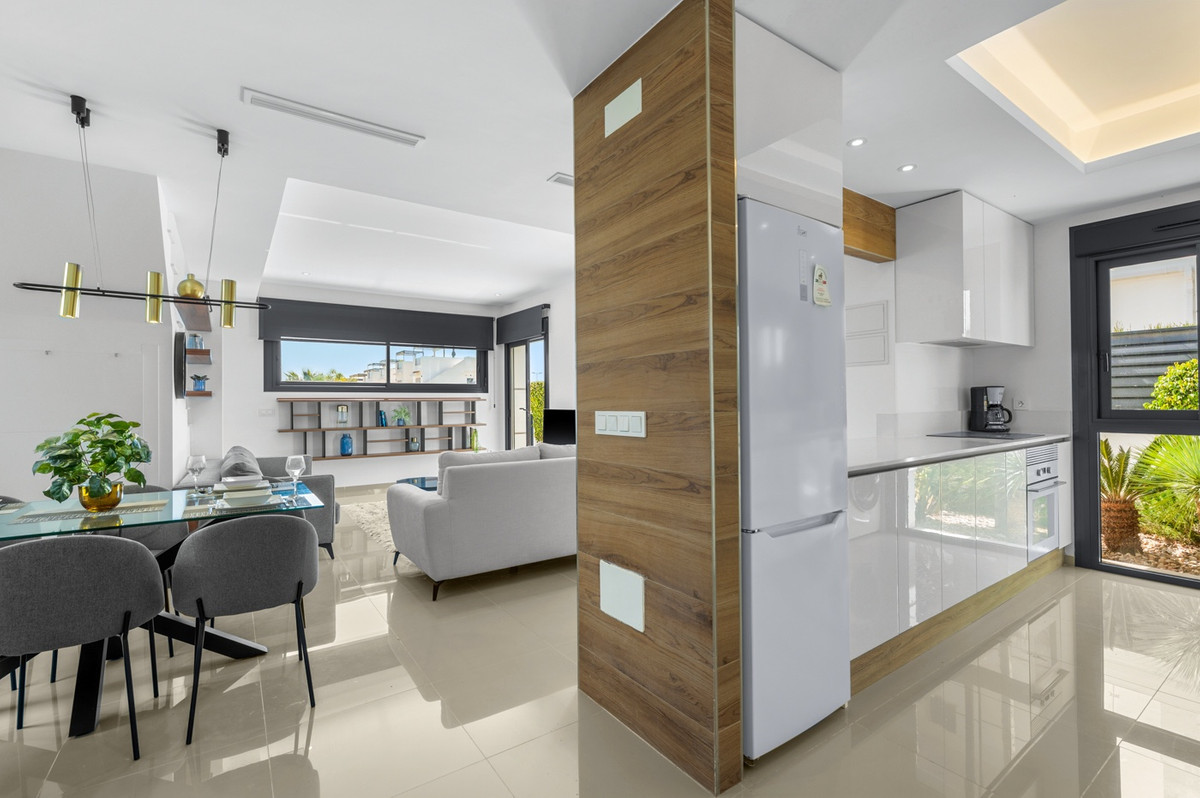 For sale - 3 Bedroom 3 Bathroom House - Detached Villa in Rojales - Ciudad Quesada  - Alicante