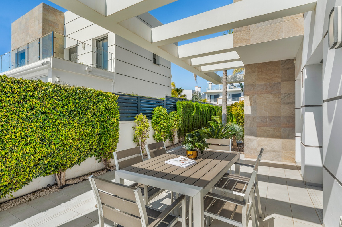 For sale - 3 Bedroom 3 Bathroom House - Detached Villa in Rojales - Ciudad Quesada  - Alicante