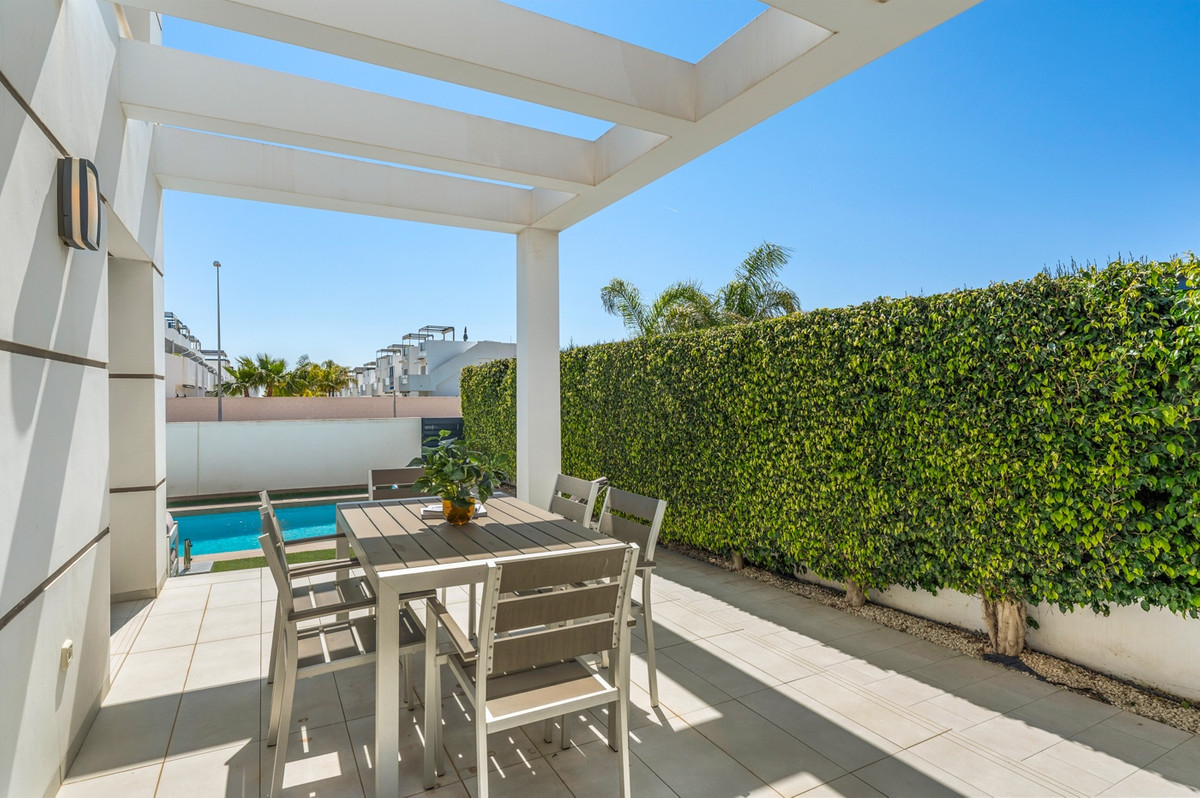 For sale - 3 Bedroom 3 Bathroom House - Detached Villa in Rojales - Ciudad Quesada  - Alicante
